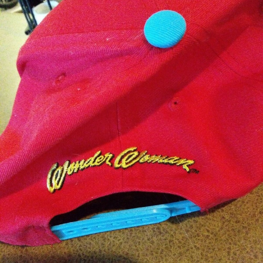 Wonder woman Snapback Cap Red With Starred Brim - Picture 3 of 4